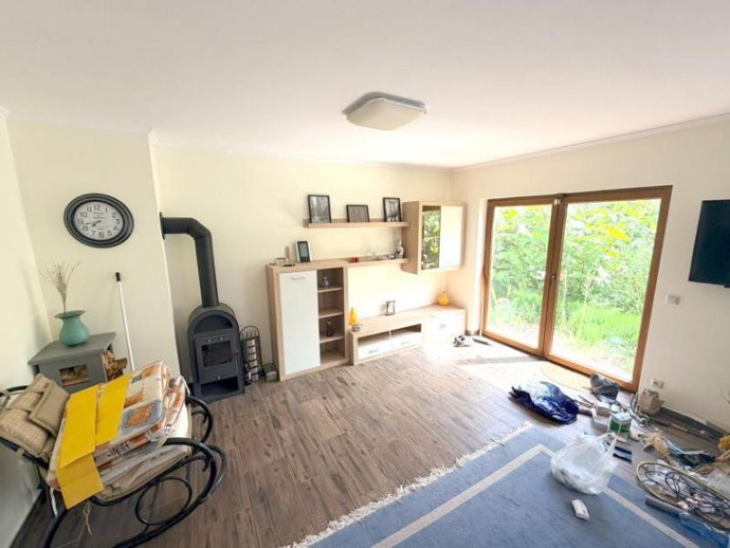 Loissin ObjNr:19649 - Freistehendes Zweifamilienhaus mit großem Grundstück und Garage Haus kaufen