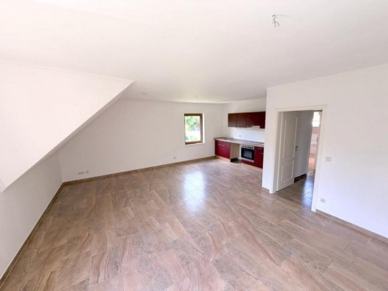 Loissin ObjNr:19649 - Freistehendes Zweifamilienhaus mit großem Grundstück und Garage Haus kaufen