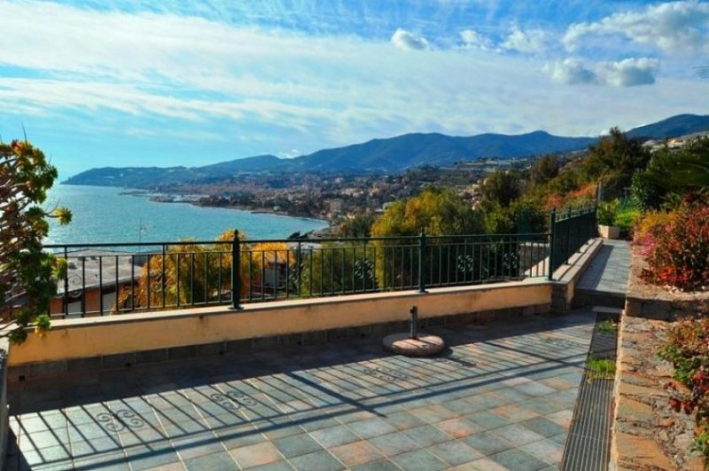Sanremo BELLISSIMA VILLA CON PISCINA E VISTA MARE PANORAMICA Haus kaufen