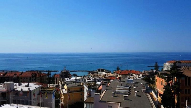 Sanremo große Dachgeschosswohnung im Zentrum von Sanremo Wohnung kaufen