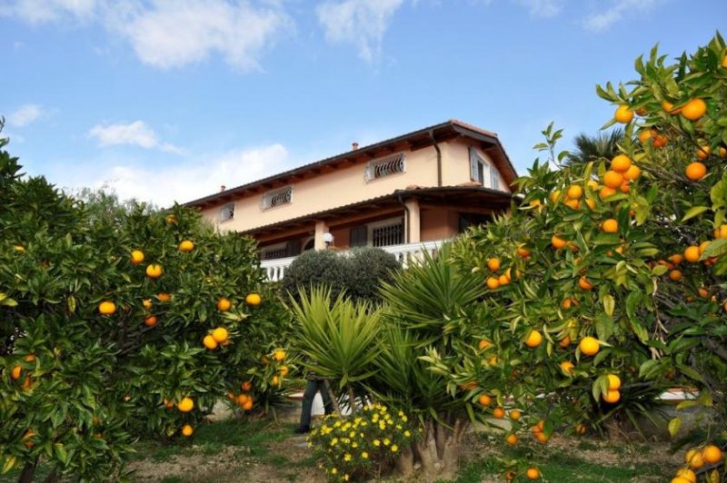 Sanremo in a panoramic position: a beautiful typical Ligurian house exposed on 2 levels for a total of 200 m2 Haus kaufen