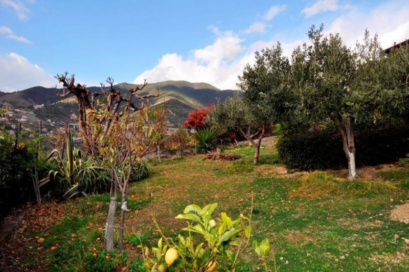 Sanremo in a panoramic position: a beautiful typical Ligurian house exposed on 2 levels for a total of 200 m2 Haus kaufen