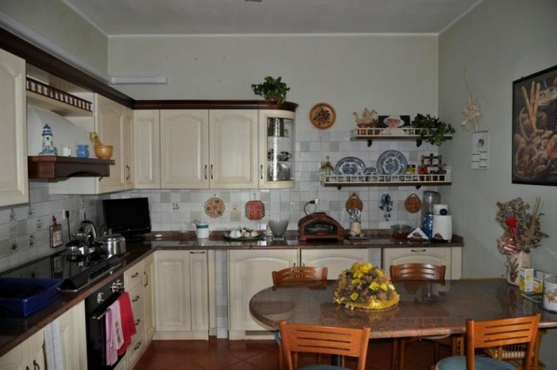 Sanremo in a panoramic position: a beautiful typical Ligurian house exposed on 2 levels for a total of 200 m2 Haus kaufen