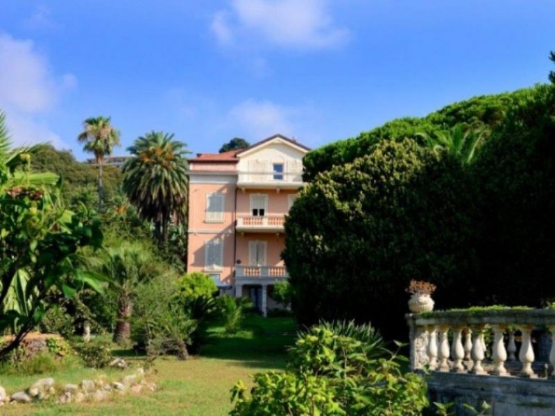 Sanremo Liberty style villa with large living space, with a park of 8000 sqm panoramas sea View Haus kaufen
