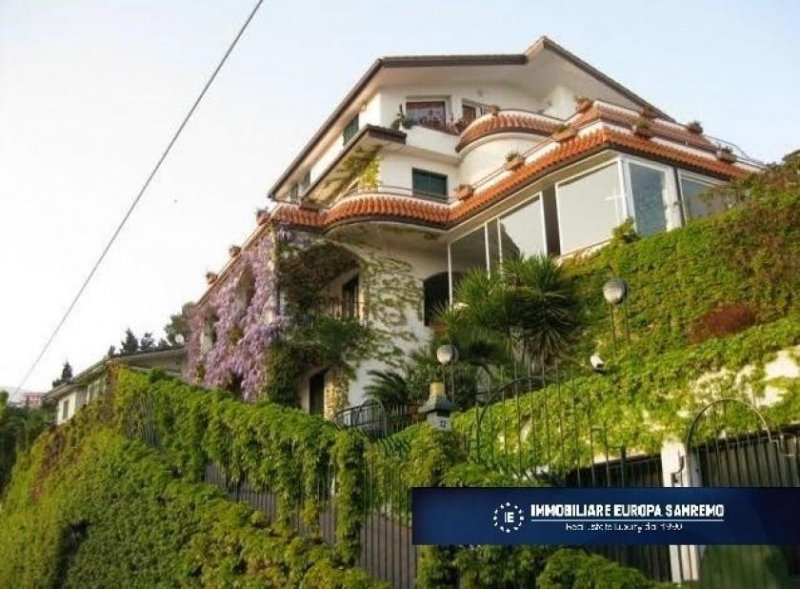 Sanremo VILLA CON PISCINA, DEPENDANCE E APPARTAMENTO INDIPENDENTE Haus kaufen