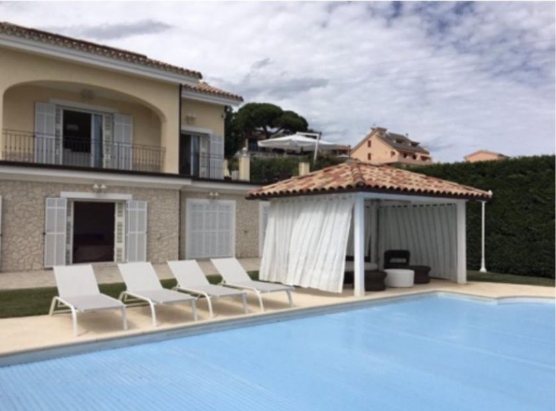 Sanremo VILLA DI 2005 CON PISCINA E GIARDINO Haus kaufen