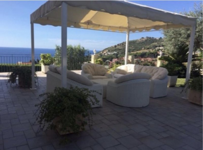 Sanremo VILLA DI 2005 CON PISCINA E GIARDINO Haus kaufen