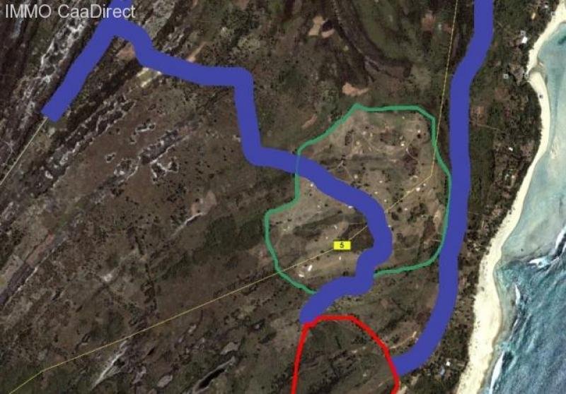 Foulpointe Grosses Grundstück in äusserst begehrter und schöner Traumlage - direkt bei den schönen Stränden von Manda Beach mit viel