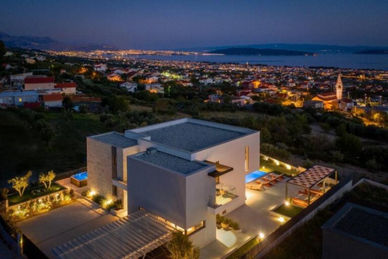 Split Luxuriöse Villa mit Panoramablick auf die Bucht von Kaštela Haus kaufen