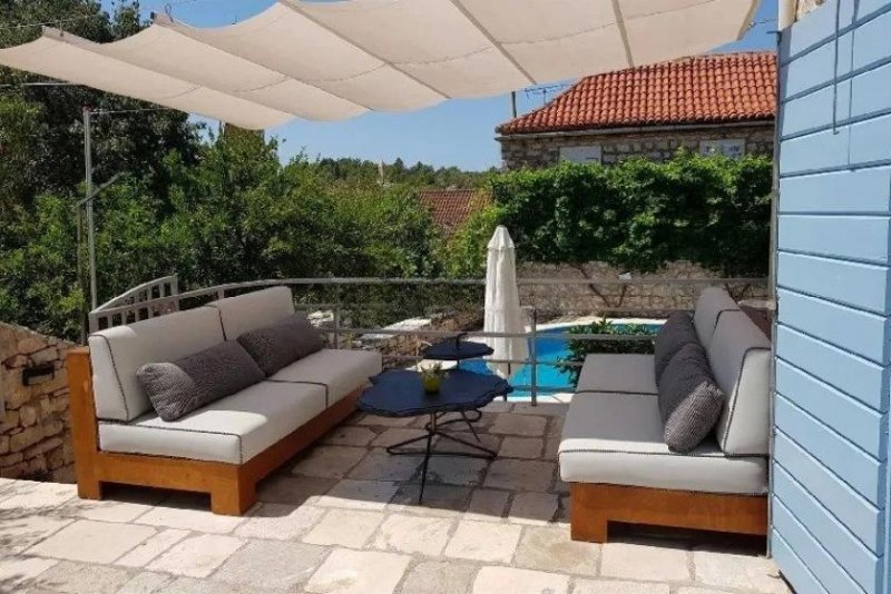 Milna Authentische Steinvilla mit Pool und Olivenhain im Herzen von Milna, Insel Brač Haus kaufen