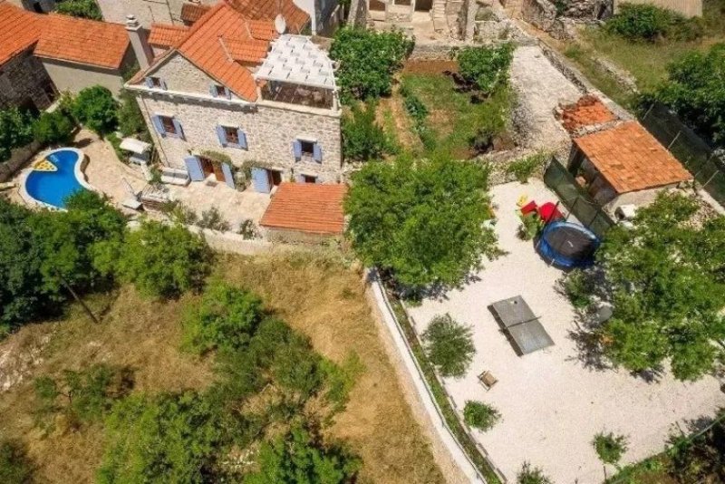 Milna Authentische Steinvilla mit Pool und Olivenhain im Herzen von Milna, Insel Brač Haus kaufen