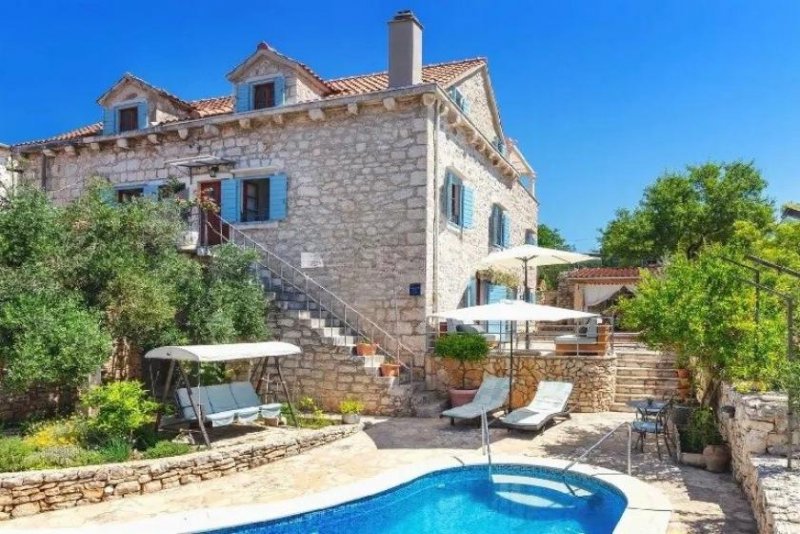 Milna Authentische Steinvilla mit Pool und Olivenhain im Herzen von Milna, Insel Brač Haus kaufen