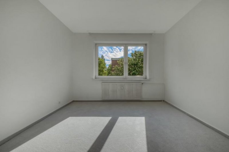 Hamburg 70M² IN RAHLSTEDT: HELLE, GEPFLEGTE WOHNUNG MIT GROSSEM BALKON - IDEAL FÜR INVESTOREN! Gewerbe kaufen