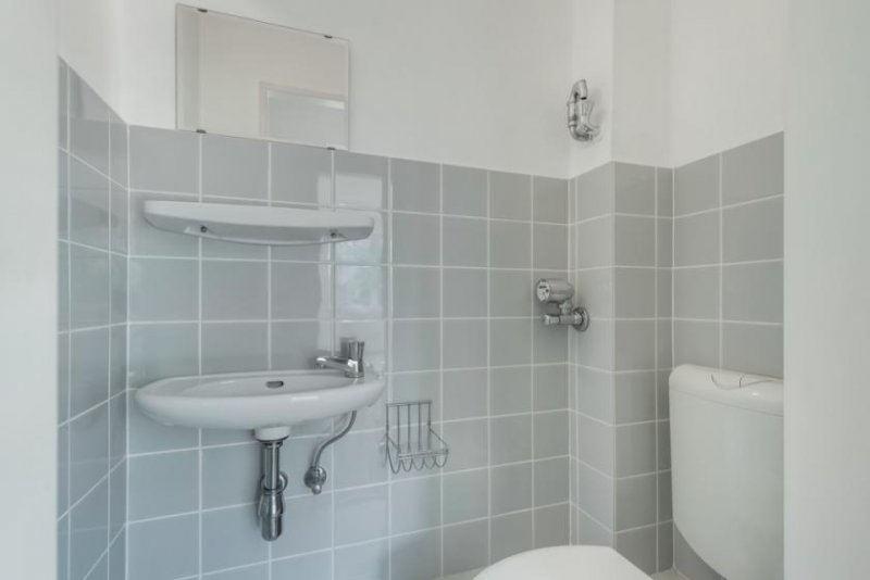 Hamburg 70M² IN RAHLSTEDT: HELLE, GEPFLEGTE WOHNUNG MIT GROSSEM BALKON - IDEAL FÜR INVESTOREN! Gewerbe kaufen