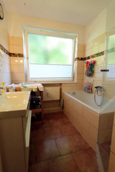 Hamburg Provisionsfrei: Großzügige 4-Zimmer-Wohnung auf großem Grundstück Wohnung kaufen