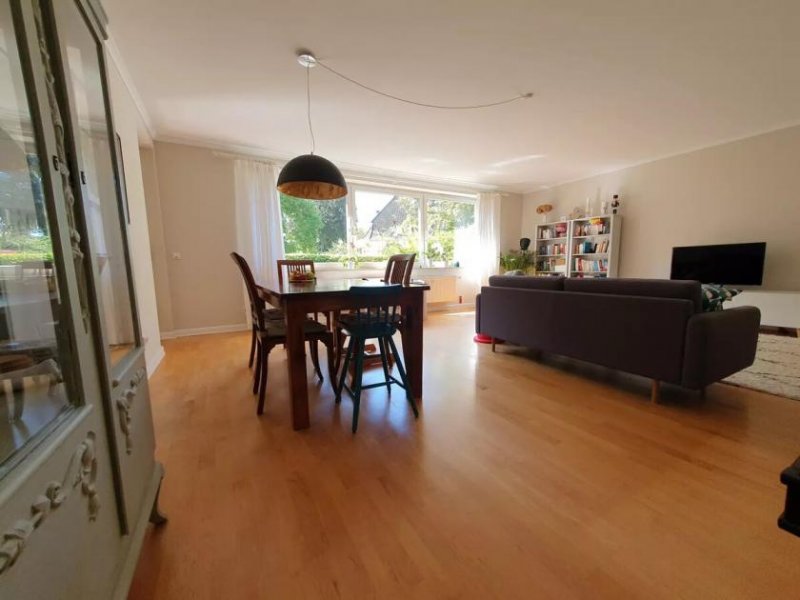 Hamburg Provisionsfrei: Großzügige 4-Zimmer-Wohnung auf großem Grundstück Wohnung kaufen