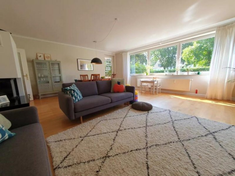 Hamburg Provisionsfrei: Großzügige 4-Zimmer-Wohnung auf großem Grundstück Wohnung kaufen