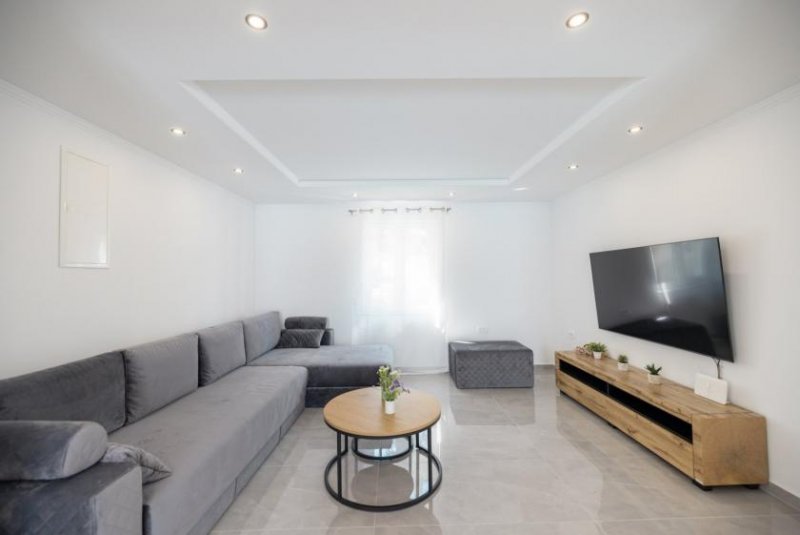 Zadar Eine moderne Stadtvilla mit Pool - eine elegante Oase in der Nähe von Zadar Haus kaufen