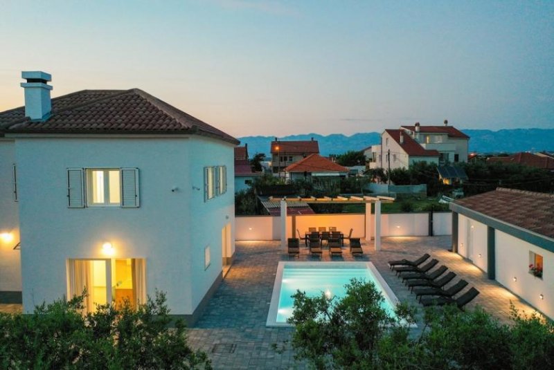 Zadar Eine moderne Stadtvilla mit Pool - eine elegante Oase in der Nähe von Zadar Haus kaufen