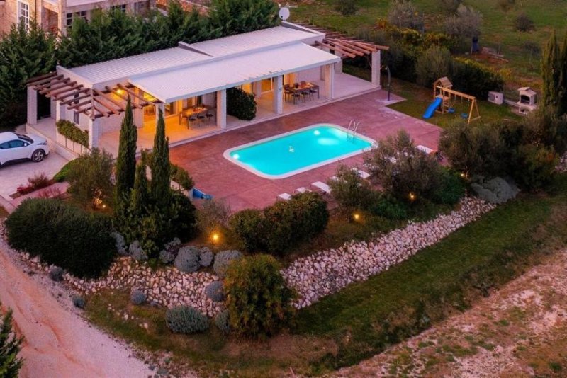 Zadar Erdgeschossvilla mit zwei Wohneinheiten und gemeinschaftlichem Garten Haus kaufen