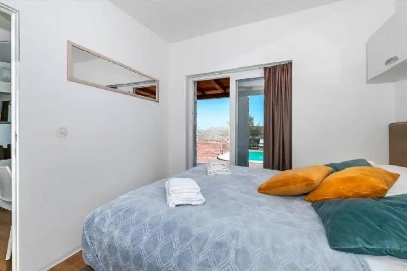 Zadar Erdgeschossvilla mit zwei Wohneinheiten und gemeinschaftlichem Garten Haus kaufen