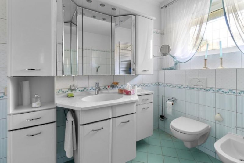 Bad Schwartau Großzügiges Architektenhaus mit flexiblen Nutzungsmöglichkeiten. KÄUFERCOURTAGEFREI Haus kaufen
