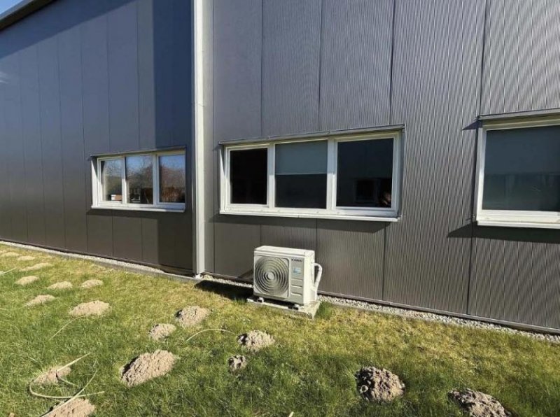 Eutin Neuwertige Lagerhalle mit Bürotrakt im Gewerbegebiet von Eutin zu verkaufen Gewerbe kaufen