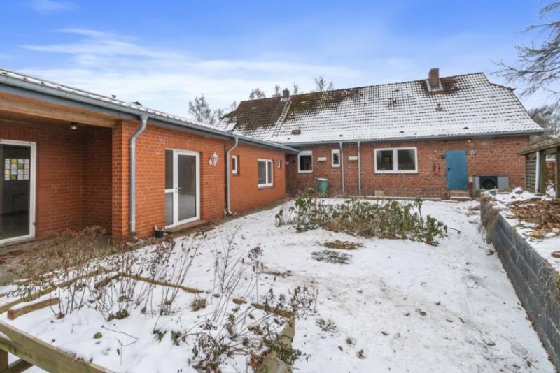 Düchelsdorf Charmantes Zweifamilien-Anwesen mit historischem Charme und vielseitigen Nutzungsmöglichkeiten! KÄUFERCOURTAGEFREI! Haus