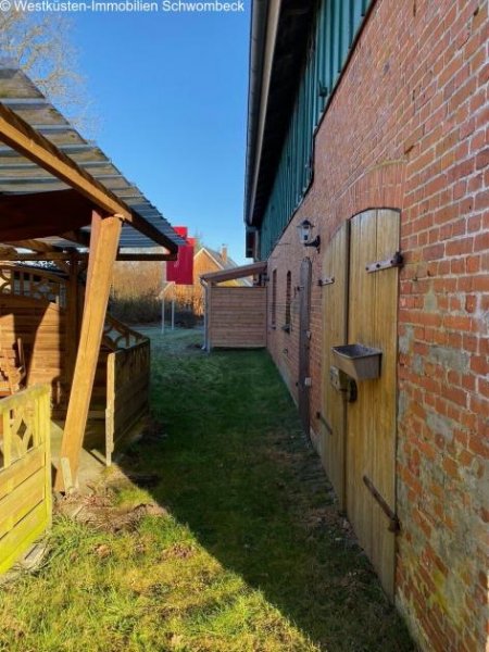 Hohn Bungalow u. Resthof, auf einem schönen Grundstück in Dorfrandlage! Gewerbe kaufen