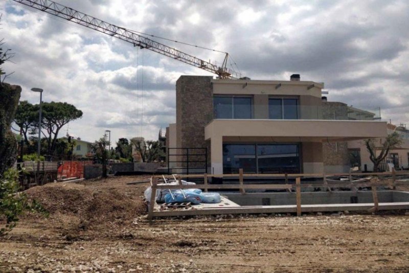 Sirmione del Garda Villa Sirmione direkt am Strand mit EUR2.400.000 Garten und Infinity-Pool Haus kaufen