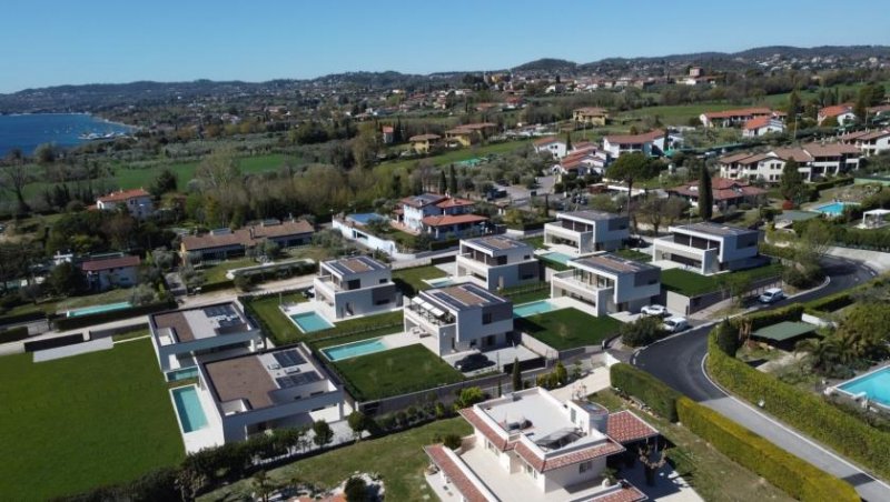Moniga del Garda Villa Cipresso: Luxuriöse und neue Villa am Gardasee zu verkaufen Haus kaufen