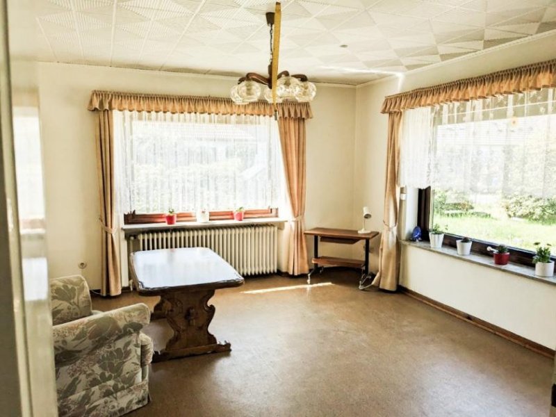 Rellingen Einfamilienhaus mit Ausbaupotential auf großem Grundstück zu verkaufen Haus kaufen