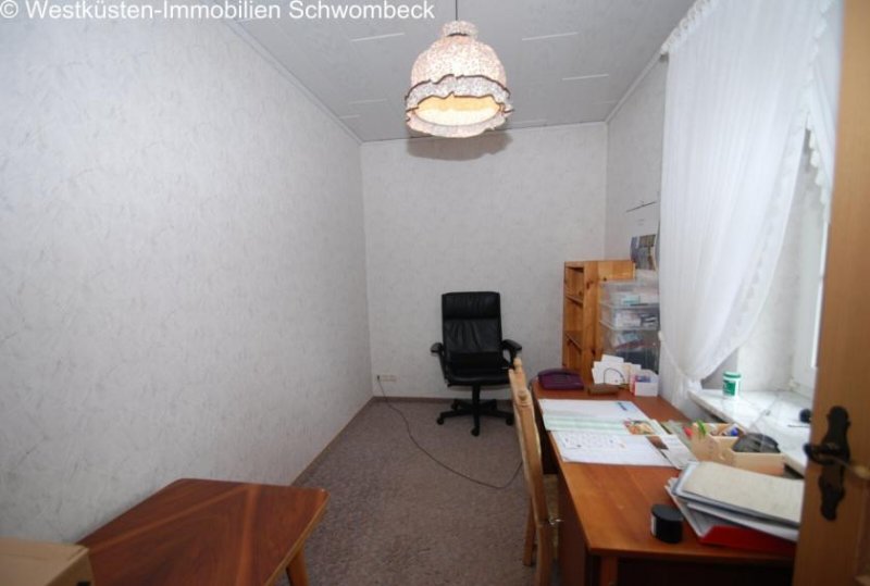Diekhusen-Fahrstedt Walmdachbungalow in Marne - Stilvolles Wohnen mit Gartenblick und Wintergarten! Haus kaufen