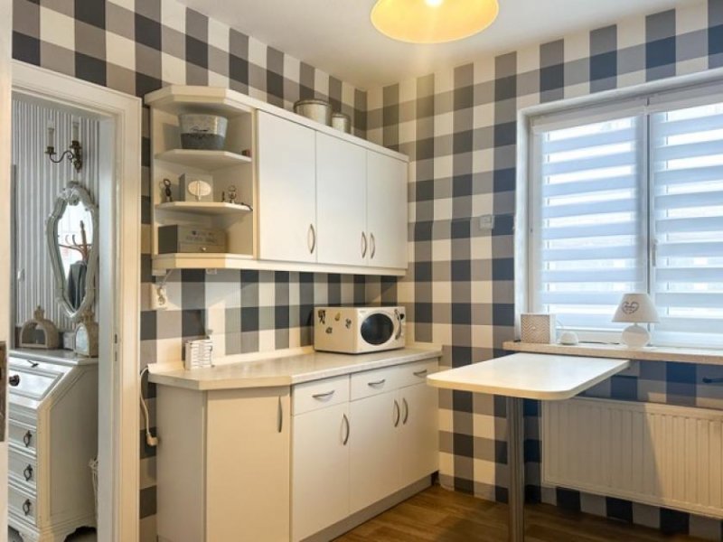 Heide Attraktives Walmdachhaus mit Wintergarten, Balkon und eingewachsenem Grundstück in Heide-Ost Haus kaufen