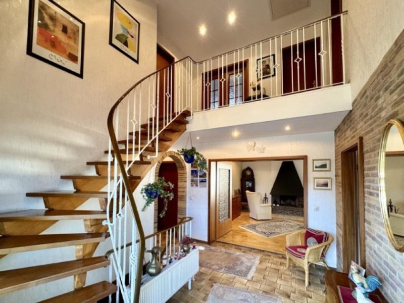 Heide Exklusives Wohnen in Sackgassenlage: Gepflegtes Haus mit Galerie, Kamin und Garten in Heide-Ost Haus kaufen