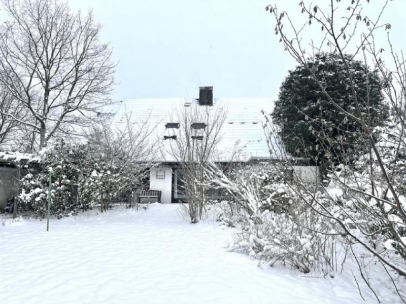 Heide Traumhaft wohnen in Heide: Großzügiges Einfamilienhaus in ruhiger Sackgasse mit Gartenidyll Haus kaufen