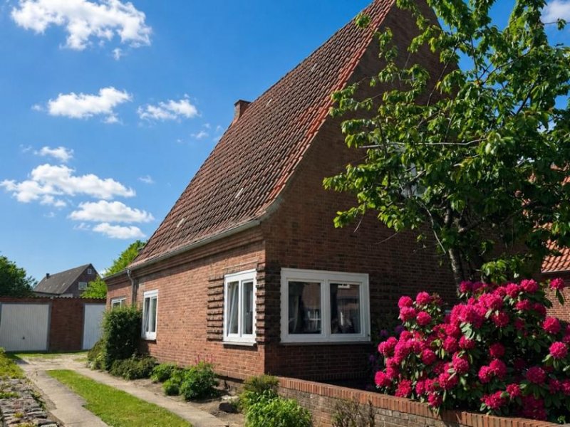 Heide Zweifamilienhaus in ruhiger, zentraler Wohnlage in Heide zu verkaufen Haus kaufen