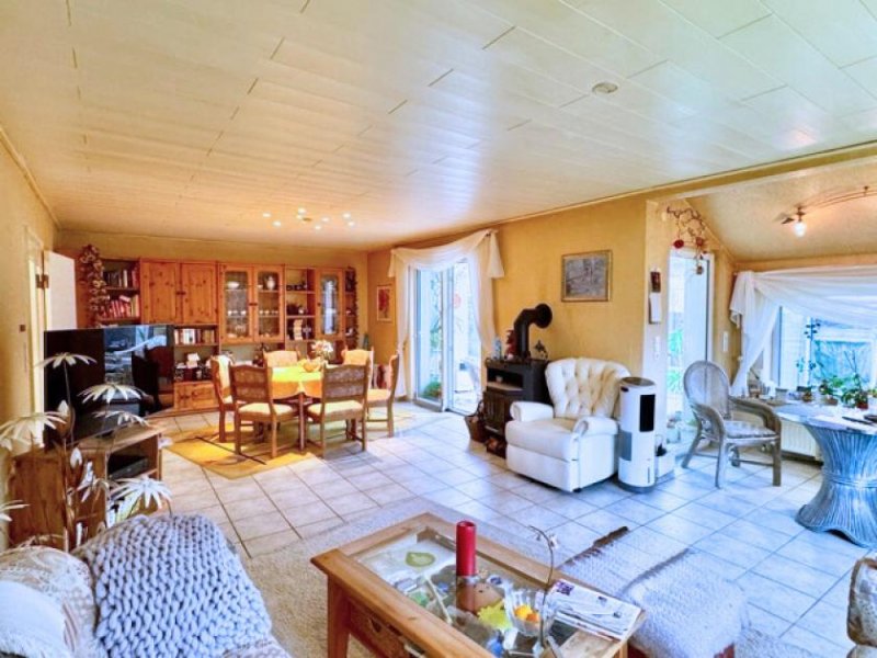 Lohe-Rickelshof Ihr Haus in Lohe-Rickelshof: ebenerdiger Satteldach-Bungalow mit Einliegerwhg. in ruhiger Lage Haus kaufen