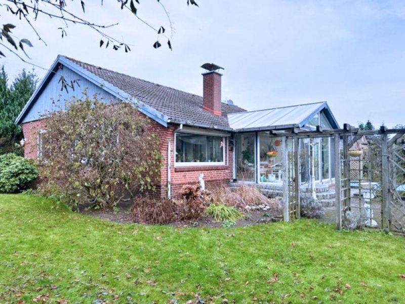 Lohe-Rickelshof Ihr Haus in Lohe-Rickelshof: ebenerdiger Satteldach-Bungalow mit Einliegerwhg. in ruhiger Lage Haus kaufen