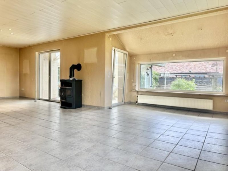 Lohe-Rickelshof Wohnen auf einer Ebene in Lohe-Rickelshof: Bungalow mit Einliegerwohnung und Wintergarten Haus kaufen