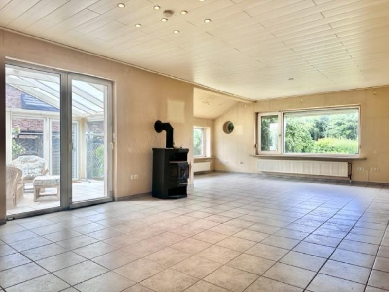 Lohe-Rickelshof Wohnen auf einer Ebene in Lohe-Rickelshof: Bungalow mit Einliegerwohnung und Wintergarten Haus kaufen