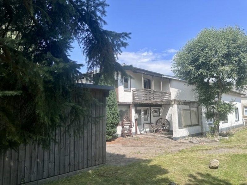 Wesselburen Vielseitig nutzbares Wohnhaus mit Einliegerwohnung, Garage und Doppelcarport in Wesselburen Haus kaufen