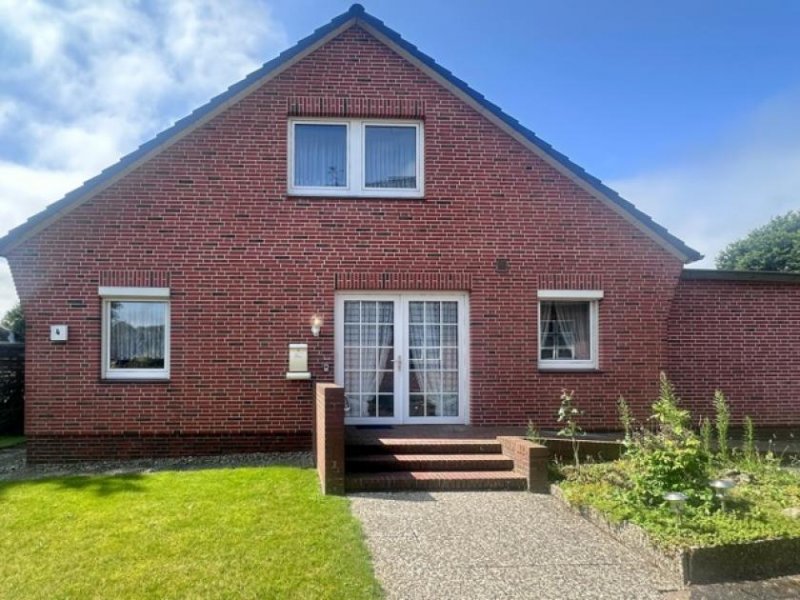 Albersdorf (Kreis Dithmarschen) Einfamilienhaus mit großem Garten und Garage mit Werkstatt in Albersdorf Haus kaufen