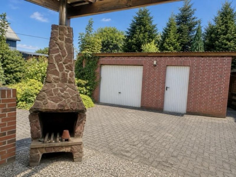 Albersdorf (Kreis Dithmarschen) Einfamilienhaus mit großem Garten und Garage mit Werkstatt in Albersdorf Haus kaufen