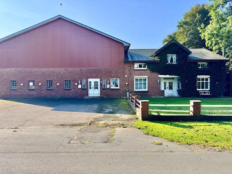 Hennstedt (Kreis Dithmarschen) Charmantes Bauernhaus in Hennstedt, Eidernähe mit 2 Wohnungen, Halle und weitläufigem Grundstück Haus kaufen