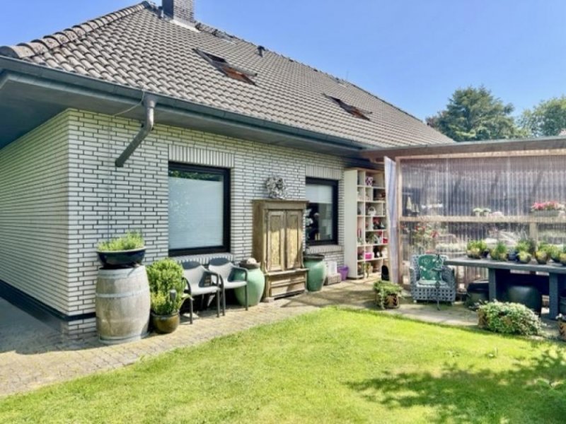Schalkholz Geräumiges Zuhause mit traumhaft eingewachsenem Grundstück in idyllischer Ortsrandlage in Schalkholz Haus kaufen