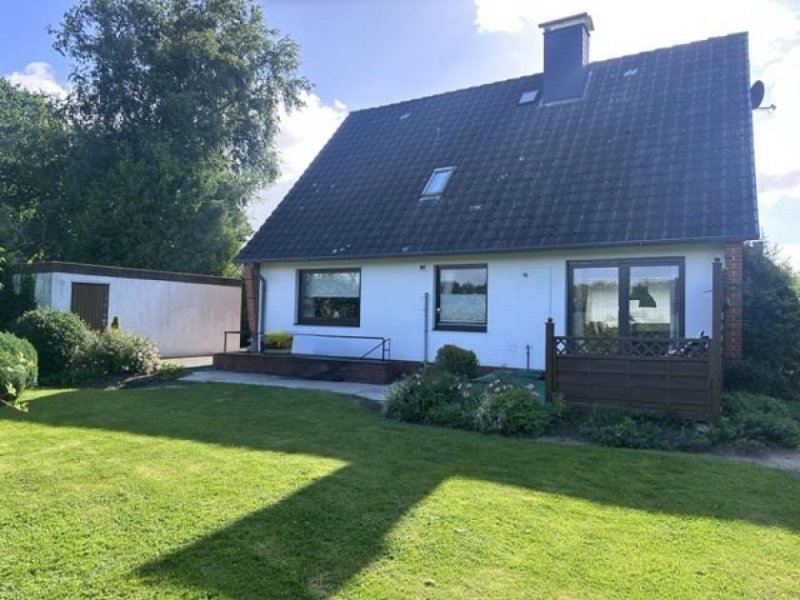 Tellingstedt Ihr neues Zuhause: Großzügiges Einfamilienhaus mit Wiesenblick in Tellingstedt Haus kaufen