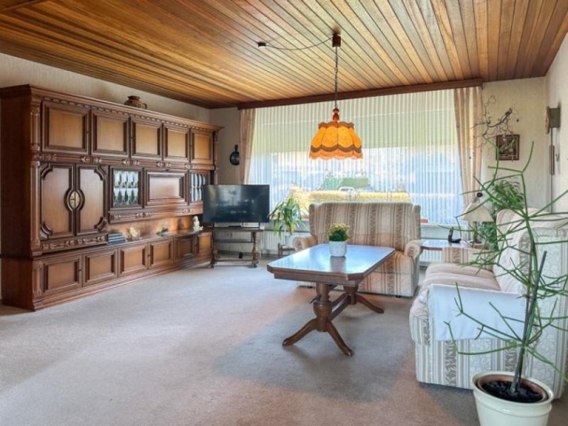 Tellingstedt Ihr neues Zuhause: Großzügiges Einfamilienhaus mit Wiesenblick in Tellingstedt Haus kaufen