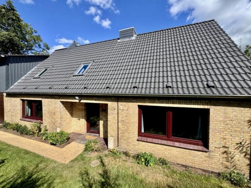 Linden (Kreis Dithmarschen) Verkauf eines gepflegten Resthofes mit Hausweide und Pferdeboxen in Linden Haus kaufen