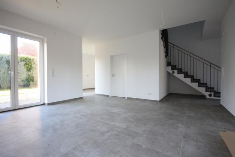 Oldenburg * ca. 19 Km vor Oldenburg * KfW-Fördermittel möglich/Förderfähig! * KW 40 * Wärmepumpe * Photovoltaik * Neubau* gebaut *